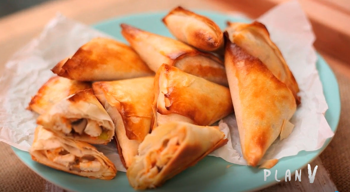 Mini empanadas de pollo asado y champiñones