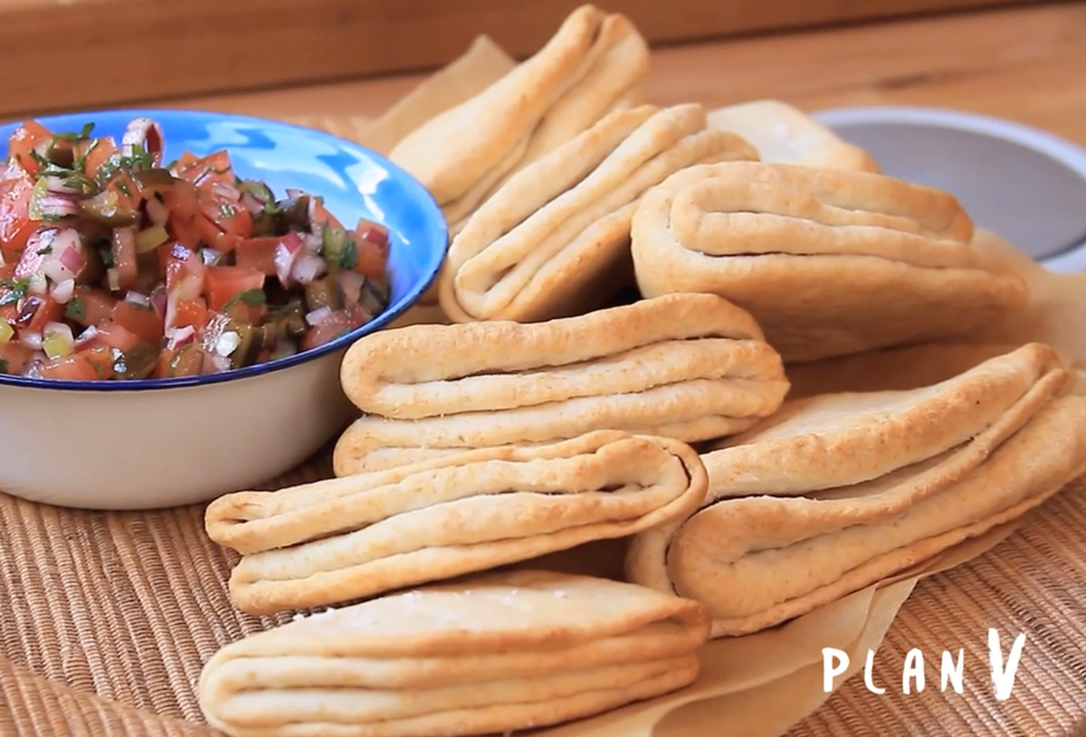 Dobladitas con pebre de cochayuyo