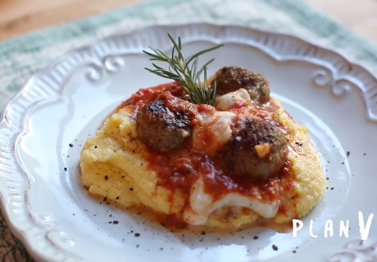 Albóndigas con polenta cremosa