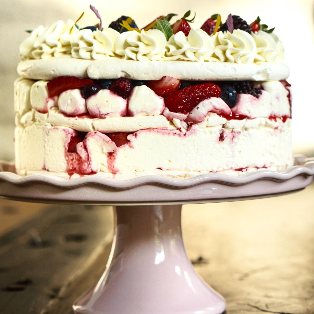 TORTA DE MERENGUE Y BERRIES